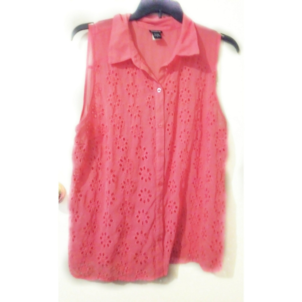 Torrid sleeveless pink daisy top